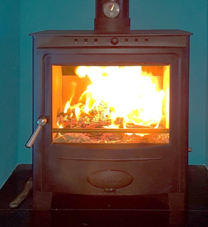 Lots of flames in logburner Lots of flames in logburner